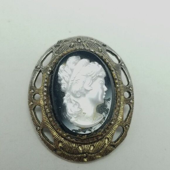 Vintage Cameo Brooch, Silver Tone and Black Oval Design, Retro Estate - Picture 5 of 6